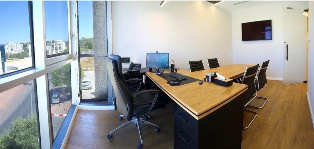 איך לבחור את גודל המשרד הנכון לעסק שלך? מדריך לחישוב שטח נדרש