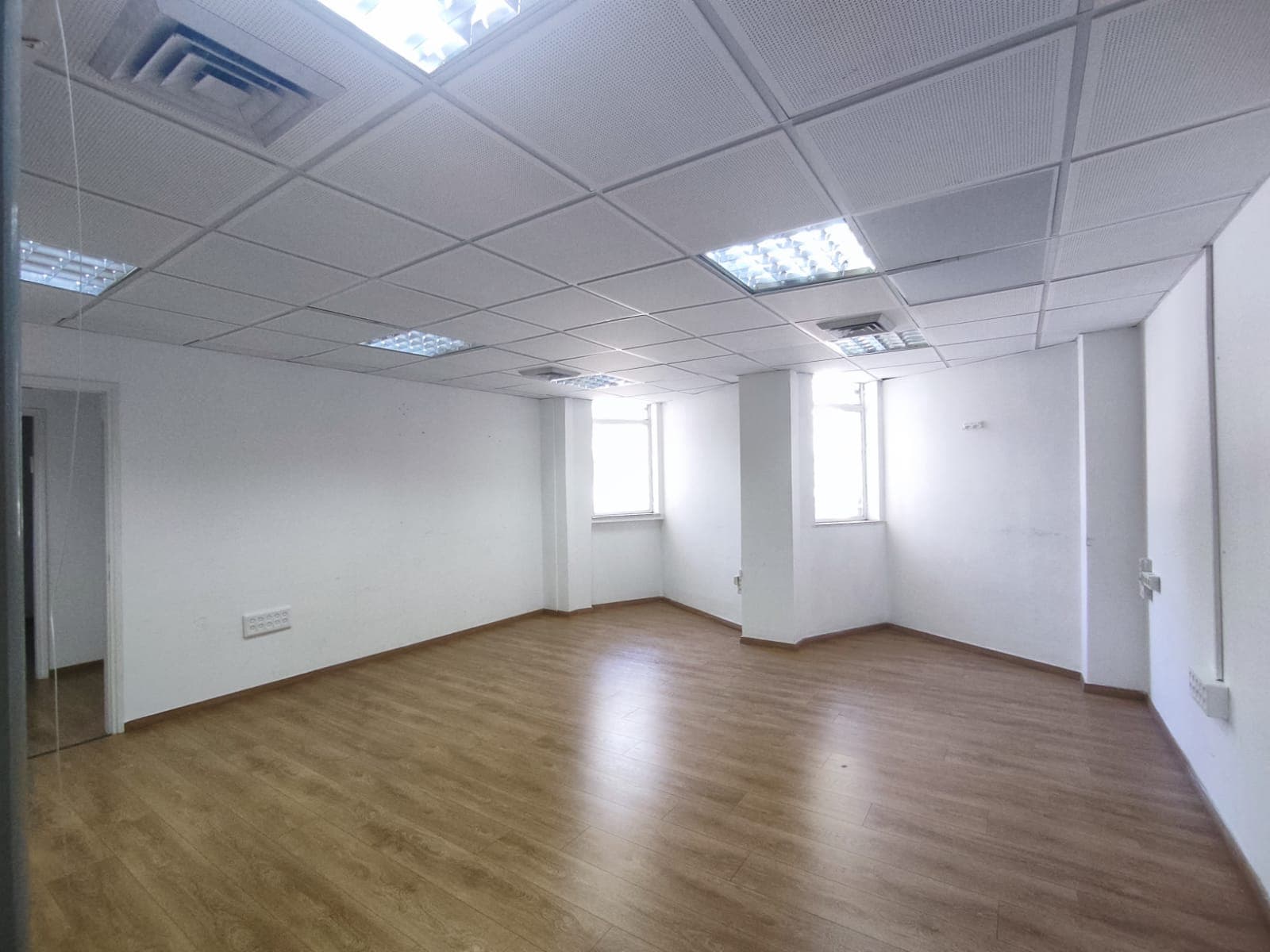 משרד 219 מ"ר להשכרה בירושלים משופץ