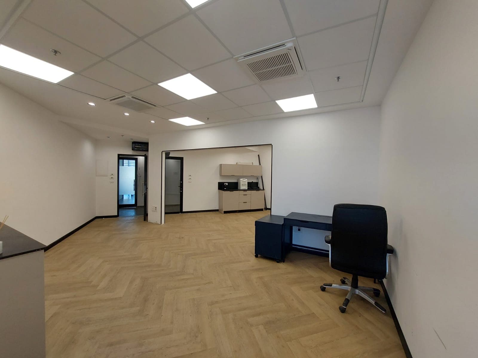 משרד 65 מ"ר להשכרה בירושלים משופץ