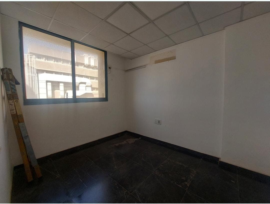 משרד 90 מ"ר להשכרה בירושלים עם חניה