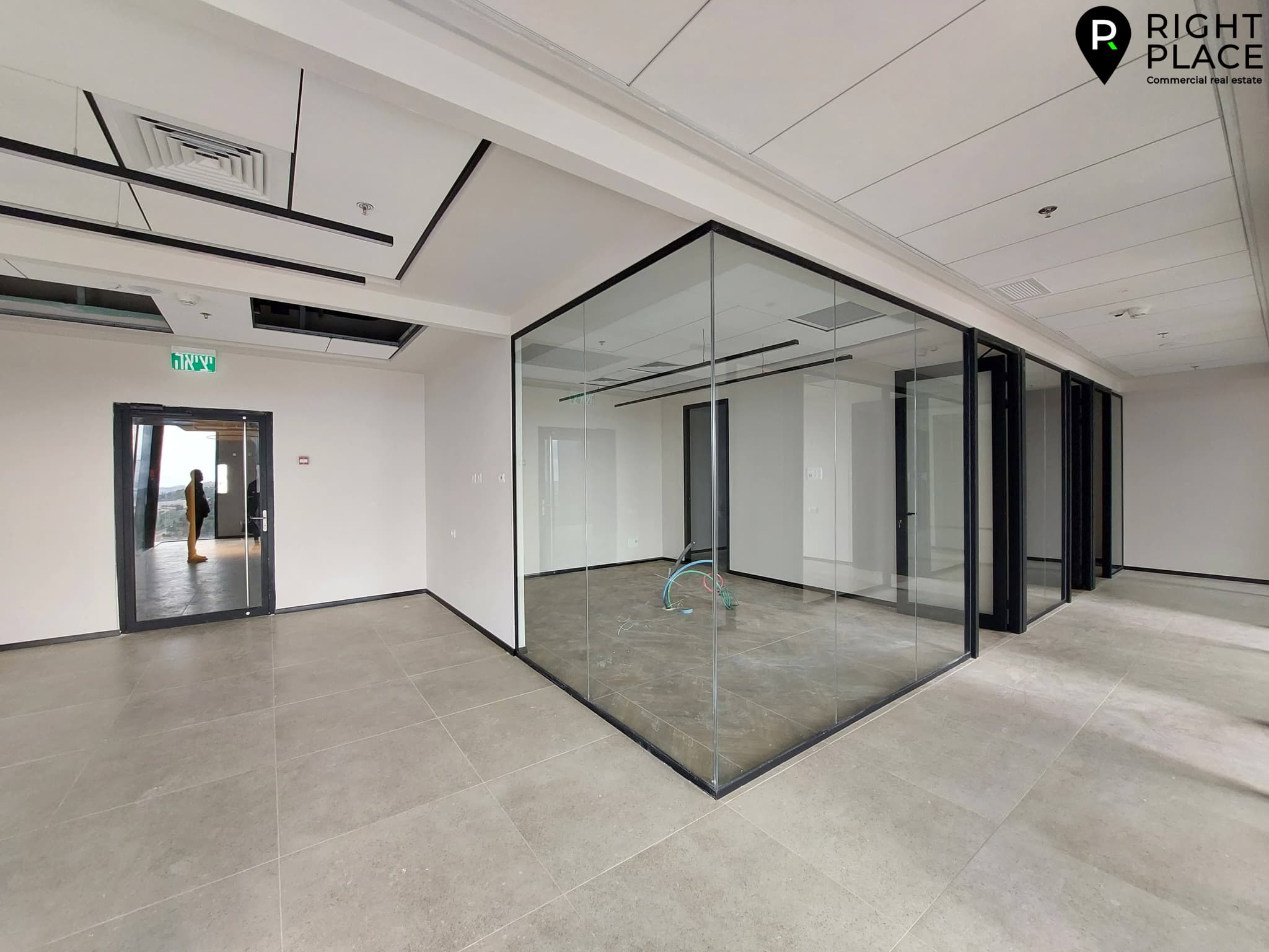 חנות 1180 מ"ר להשכרה בירושלים עם חניה