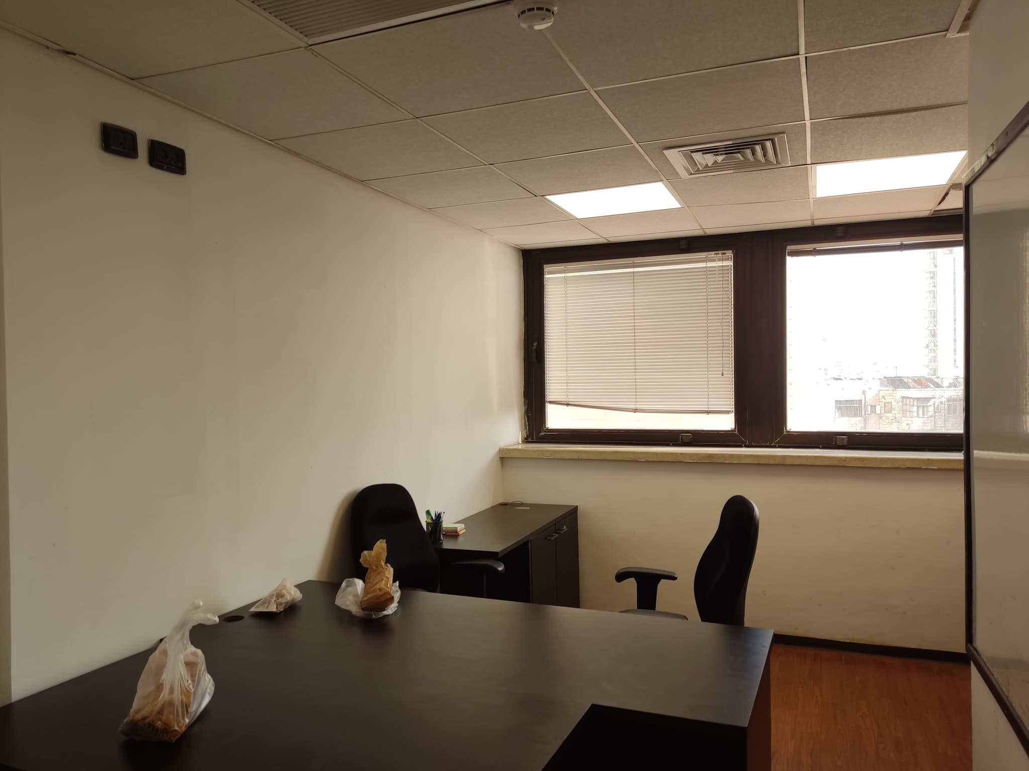 משרד 97 מ"ר להשכרה בירושלים עם חניה