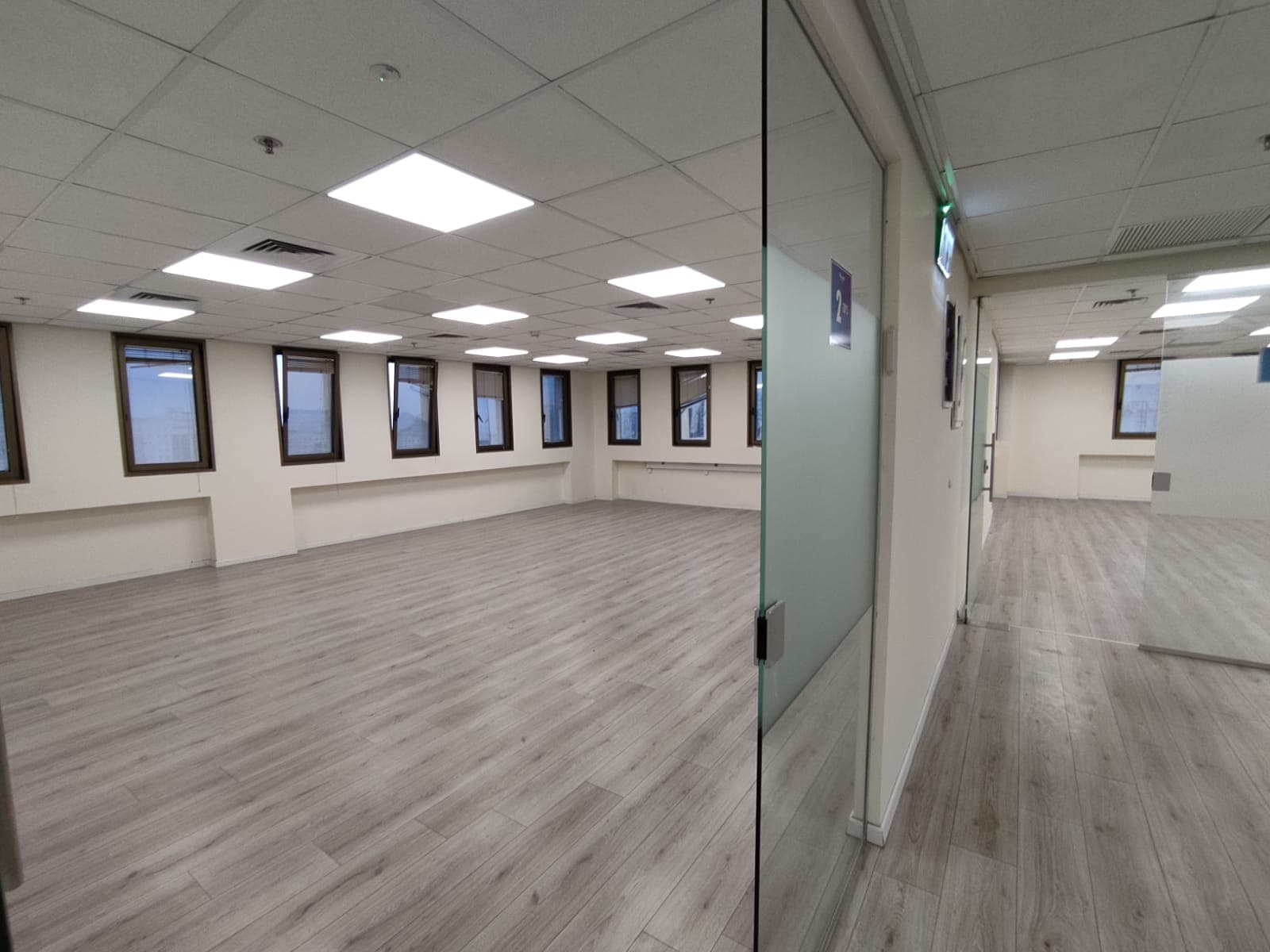 משרד 350 מ"ר להשכרה בירושלים עם חניה