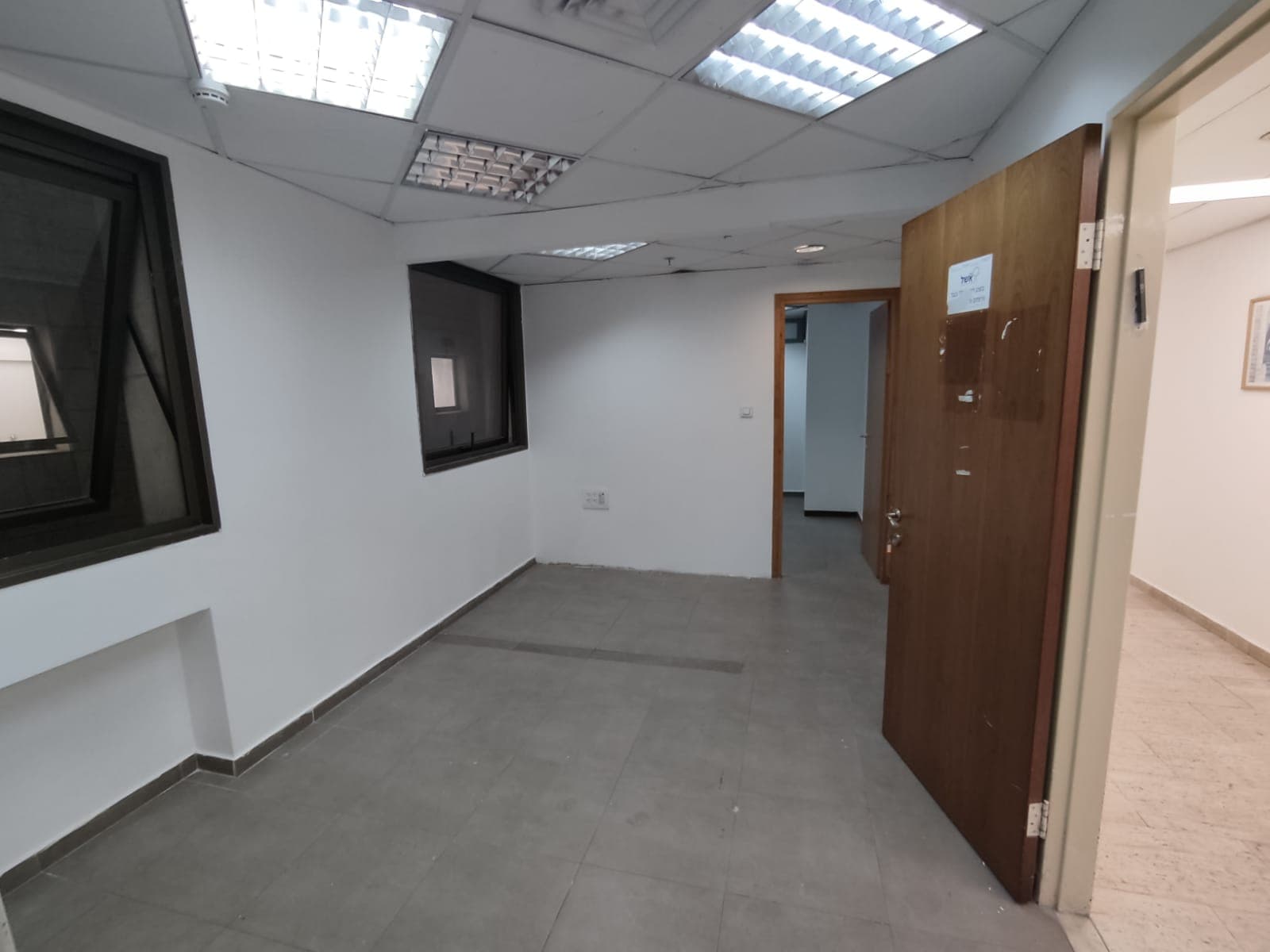 משרד 50 מ"ר להשכרה בירושלים עם חניה