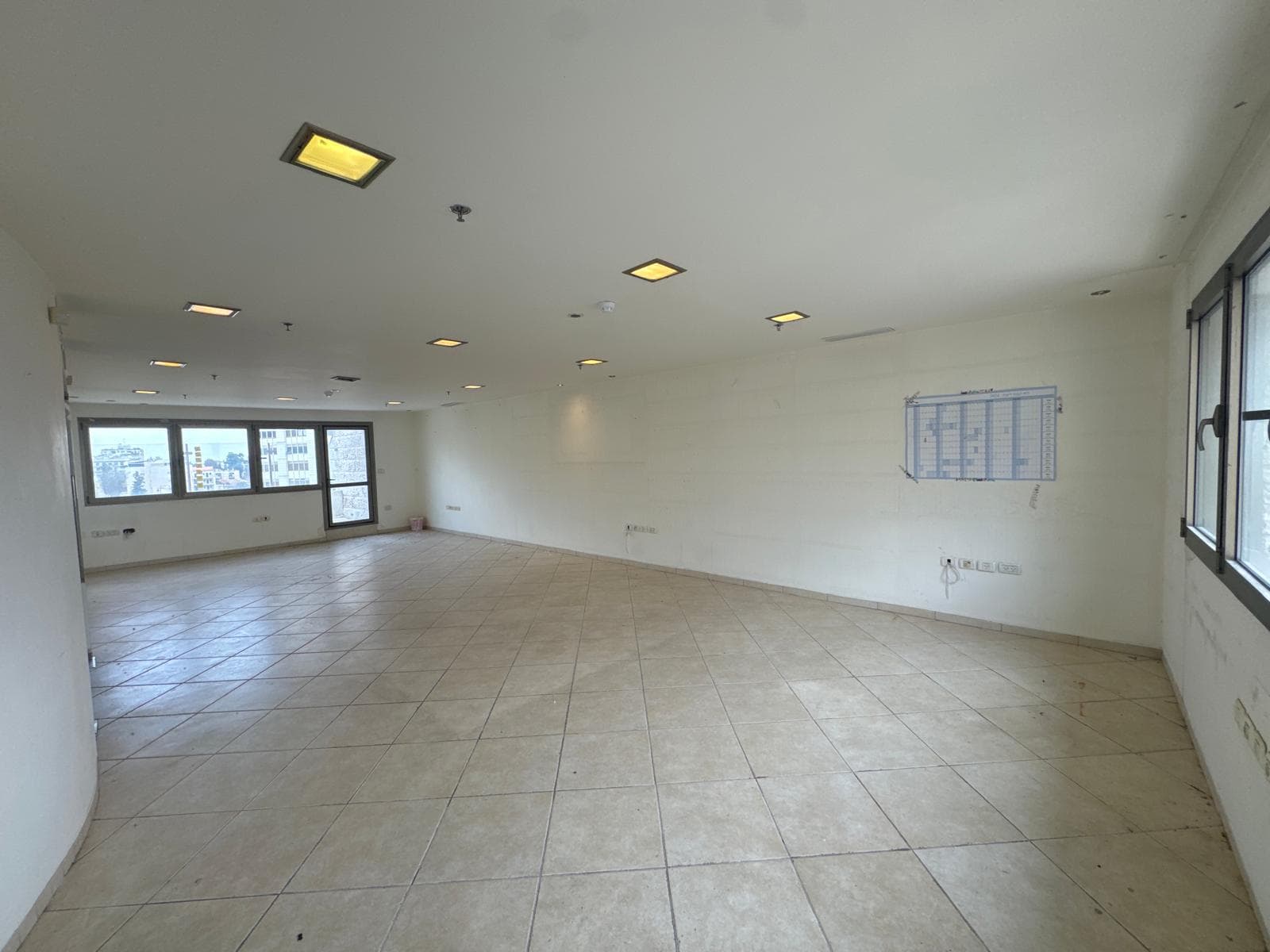 משרד 450 מ"ר להשכרה בירושלים עם חניה