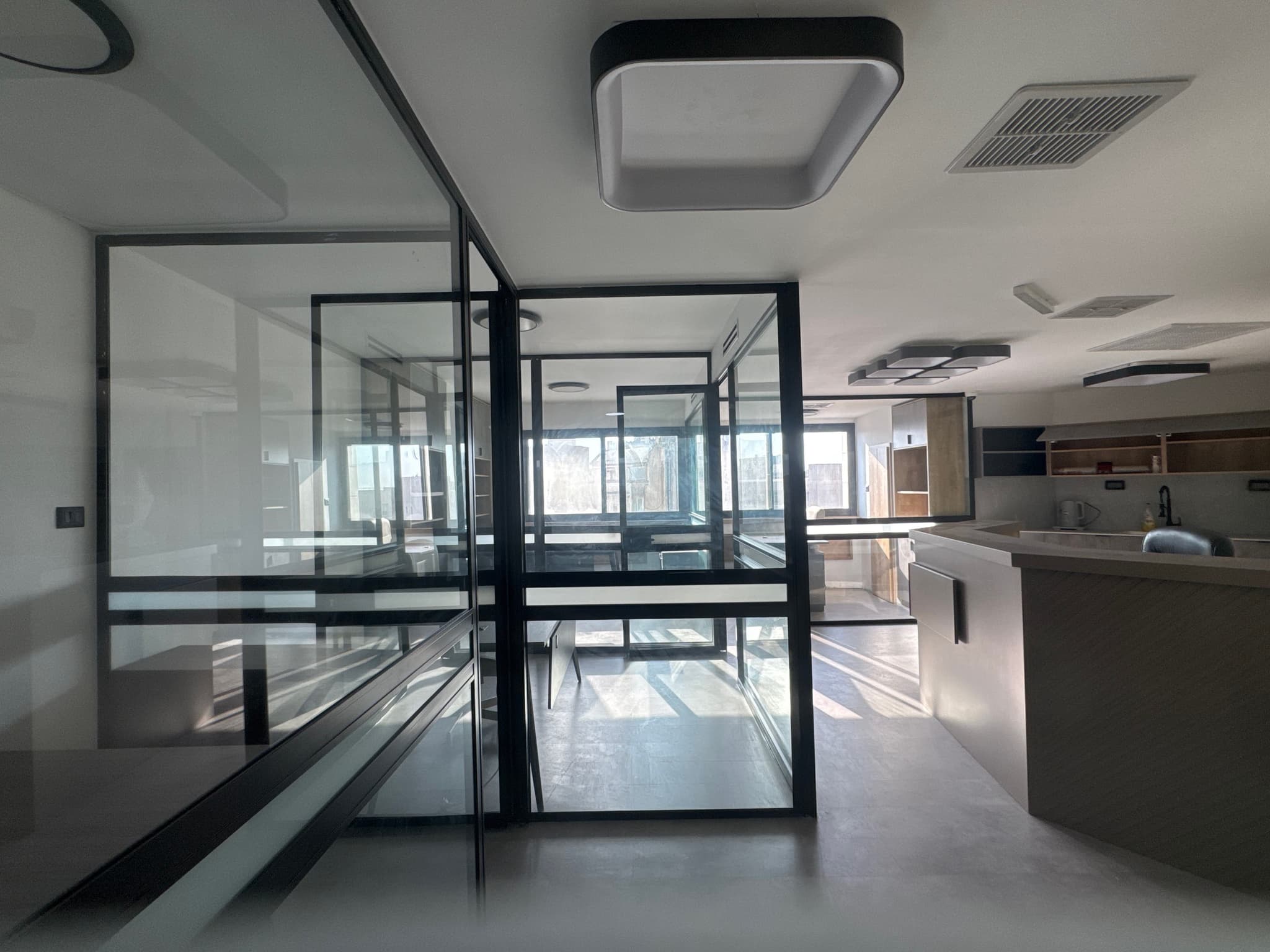 משרד להשכרה במרכז העיר! - תמונה 1