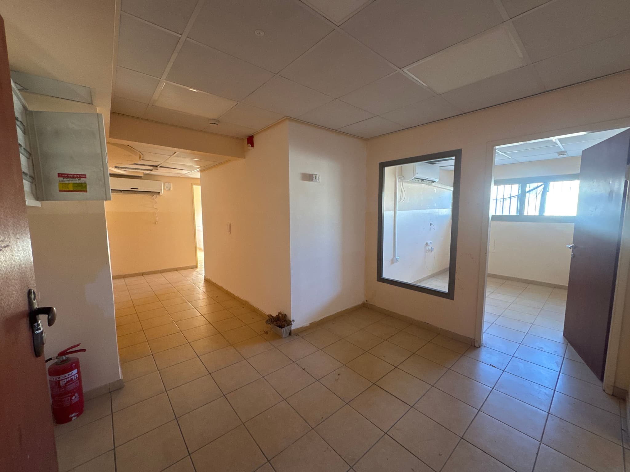 משרד להשכרה במרכז העיר! - תמונה 1