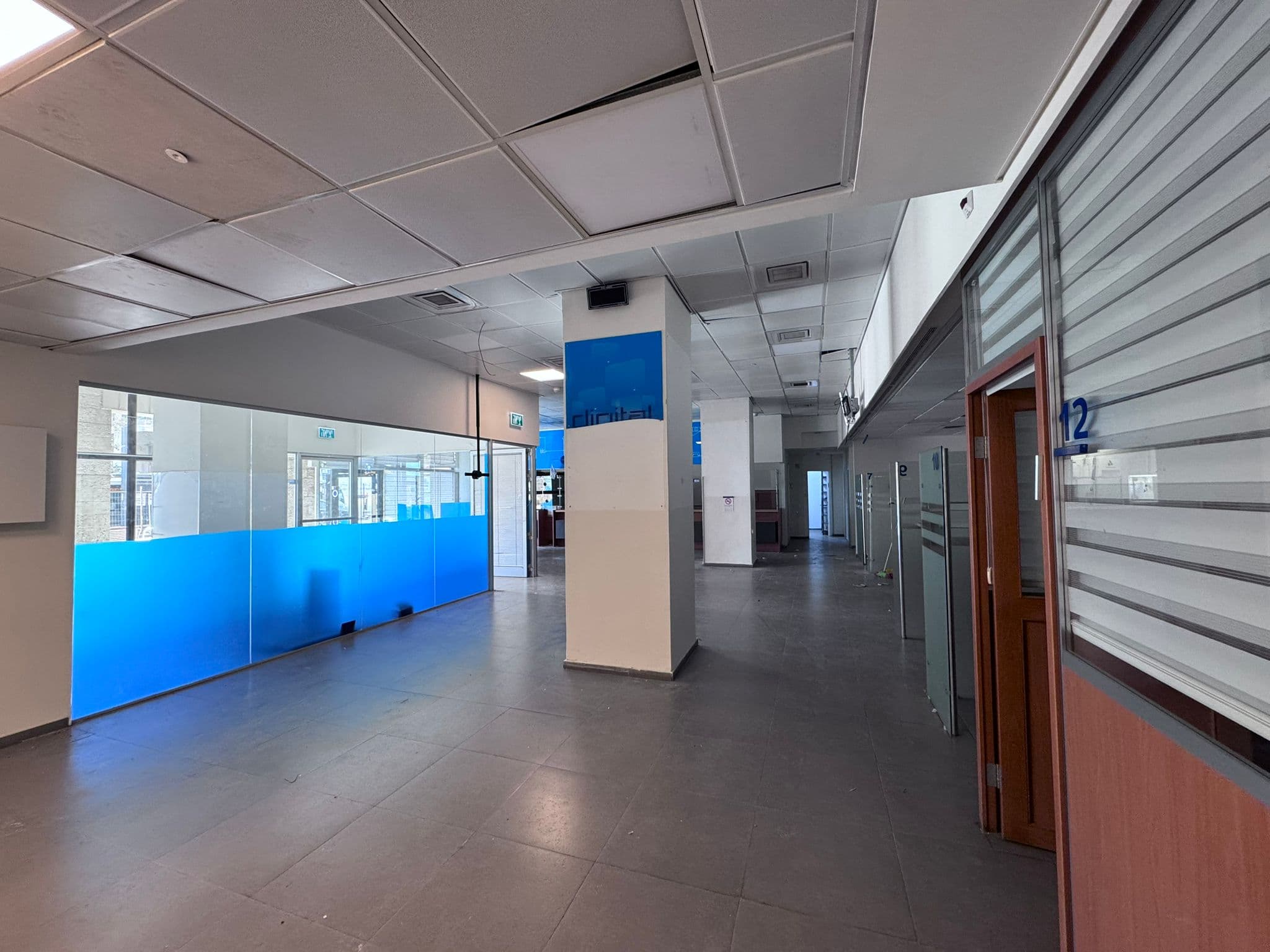 חנות/שטח מסחרי להשכרה בכניסה לעיר! - תמונה 1