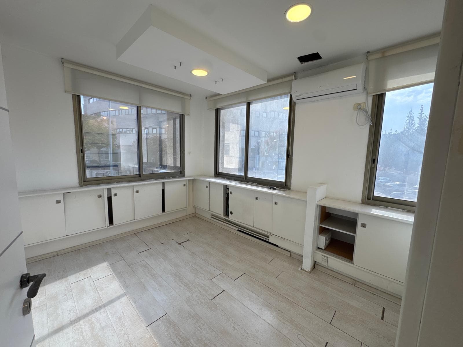 משרד להשכרה במרכז העיר! - תמונה 1