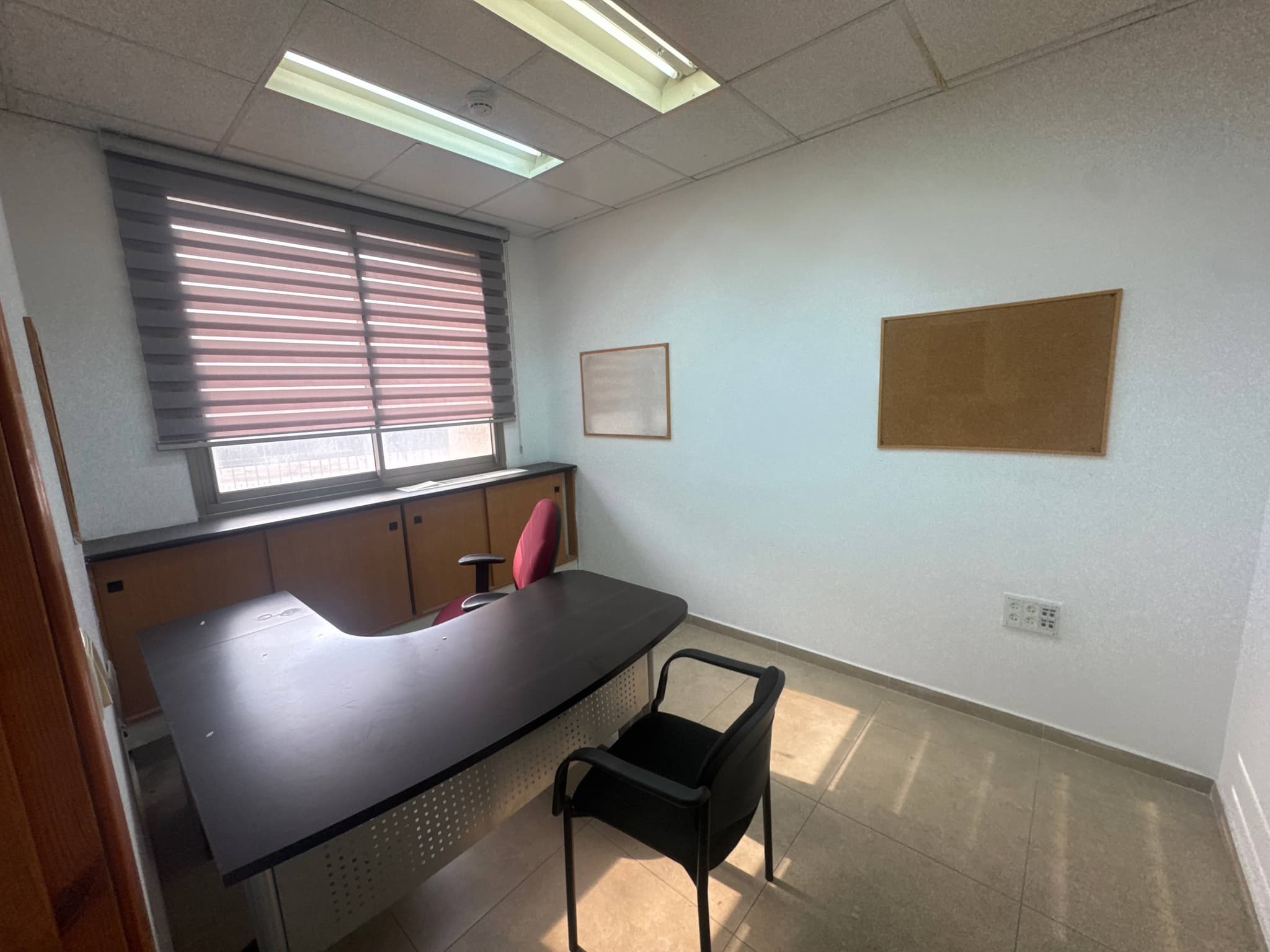 משרד להשכרה בכניסה לעיר! - תמונה 1