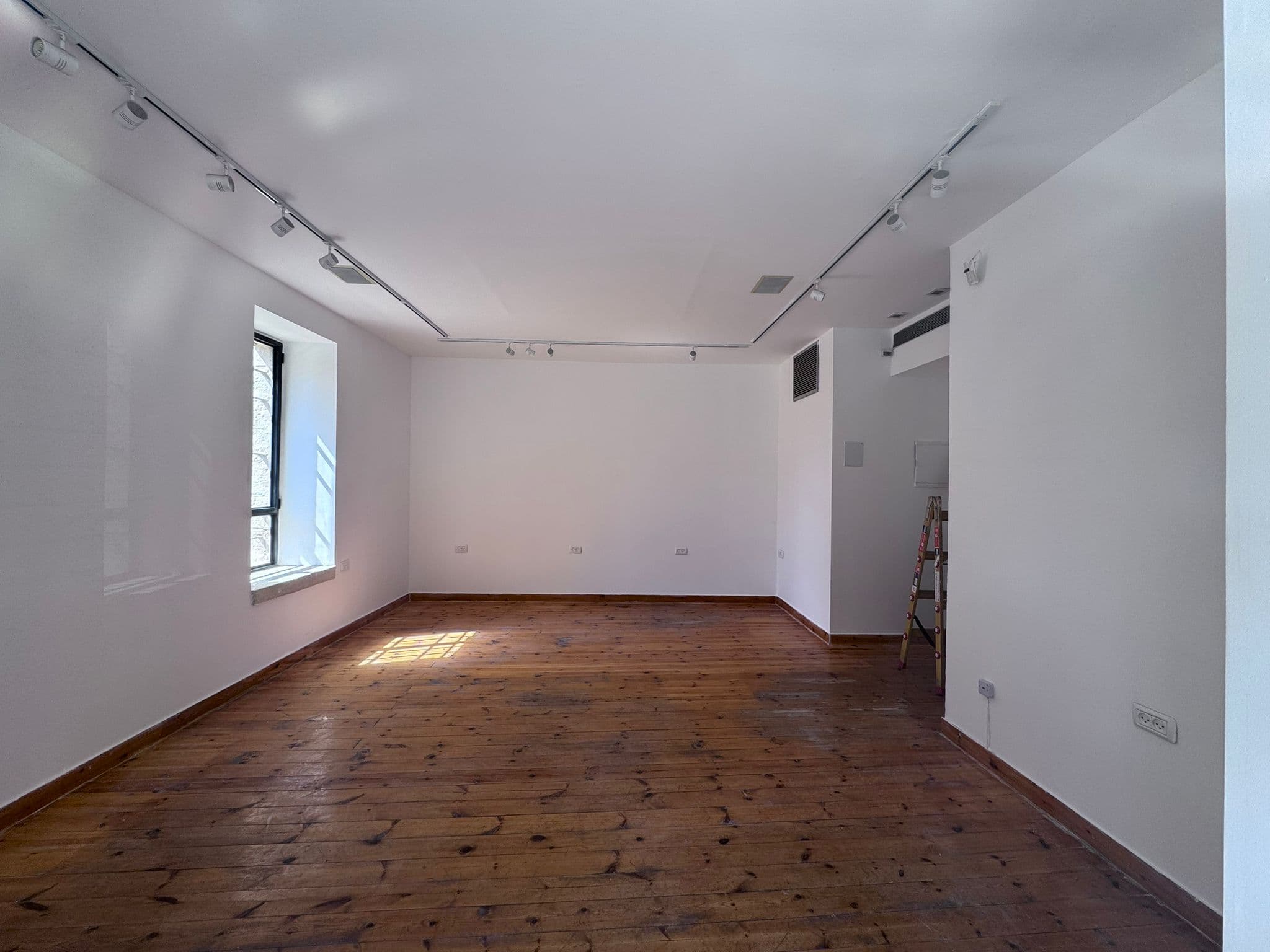 חנות להשכרה במושבה הגרמנית! - תמונה 1