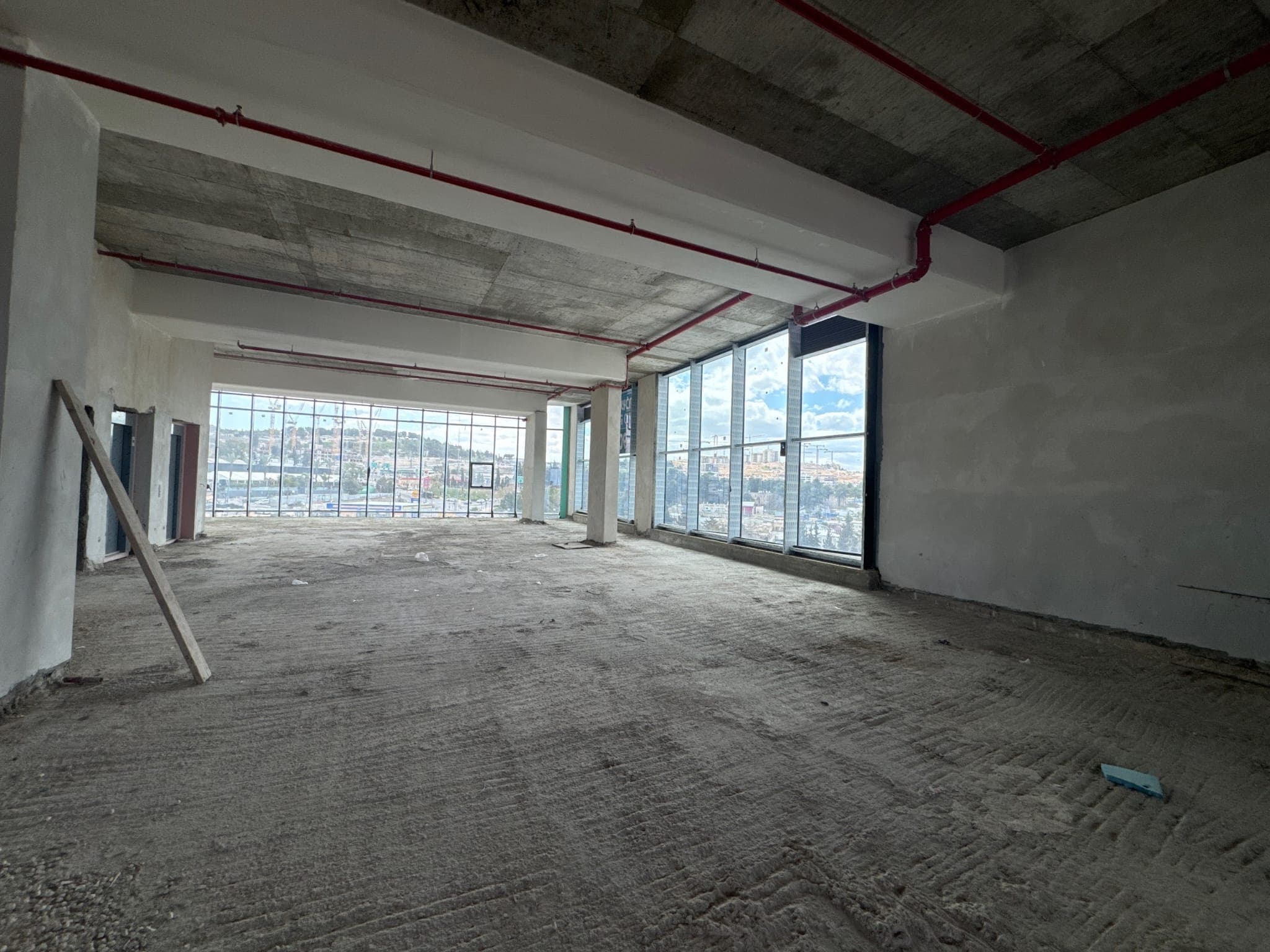 בניין עצמאי להשכרה לכל מטרה בתלפיות! - תמונה 1