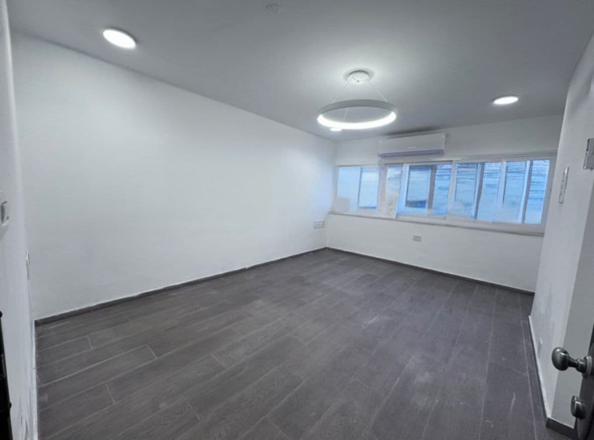 משרד להשכרה במרכז העיר! - תמונה 1