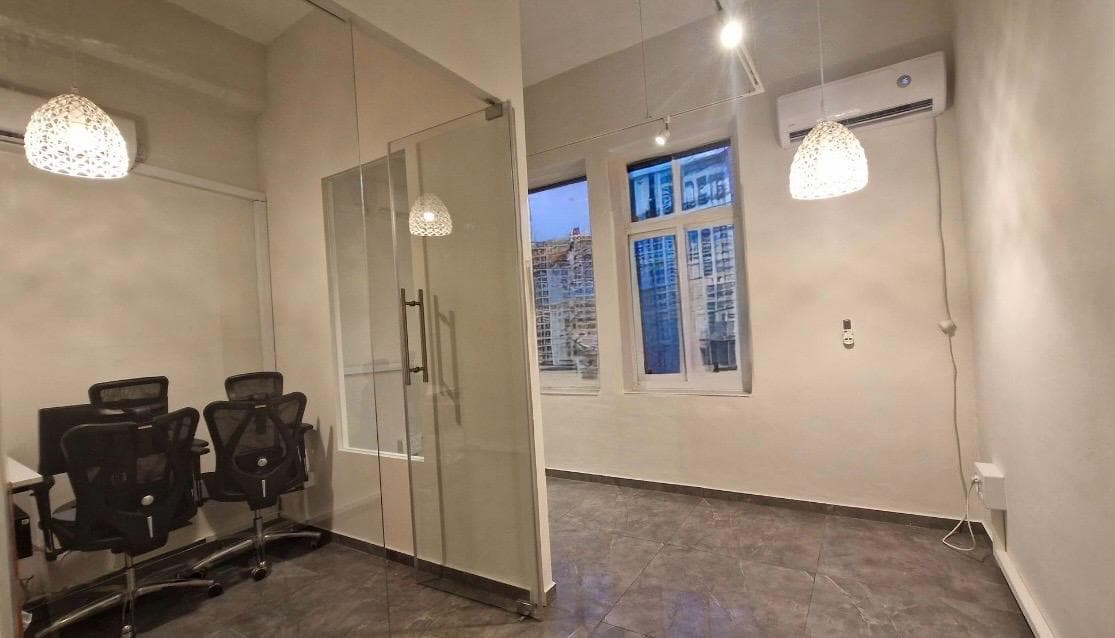 משרד להשכרה במרכז העיר! - תמונה 1